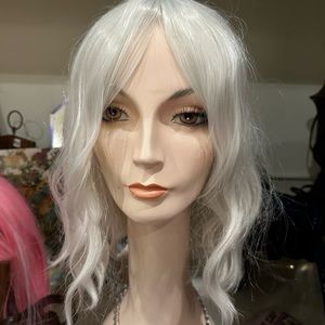 Platinum blonde synthetic wig